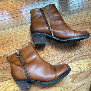 Pikolinos leather boots